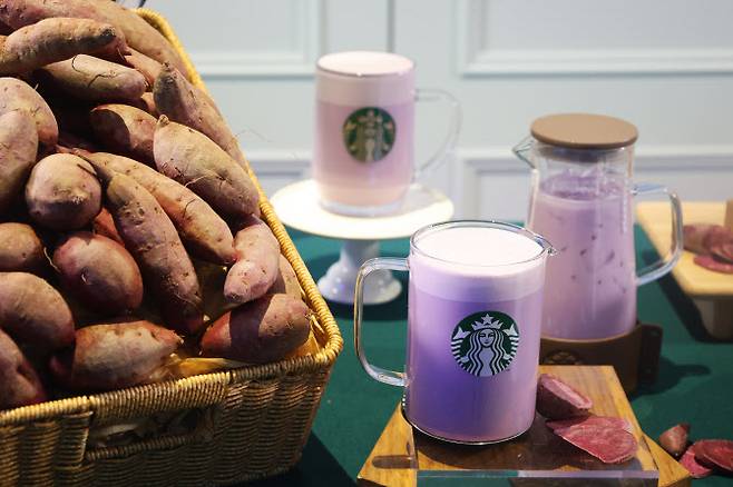 스타벅스 코리아가 전국 150개 소상공인 카페에 무상 제공한 해남 찐 고구마 라떼.(사진=동반성장위원회)