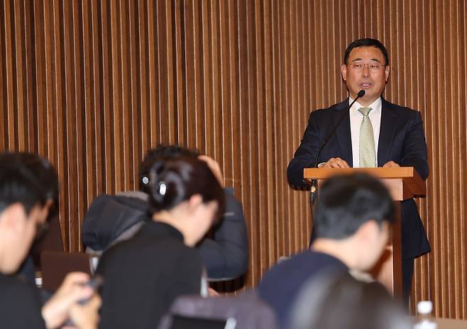 태영건설의 워크아웃(기업재무구조개선) 신청 관련 채권단 설명회가 열린 올 1월3일 서울 여의도 태영건설에서 양윤석 당시 TY홀딩스 전무가 관련 기자간담회를 하고 있다. /연합뉴스