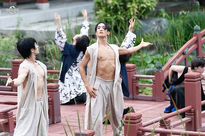 Choi Ho-jong participates in Mnet‘s dance survival program “Stage Fighter.” (Mnet)