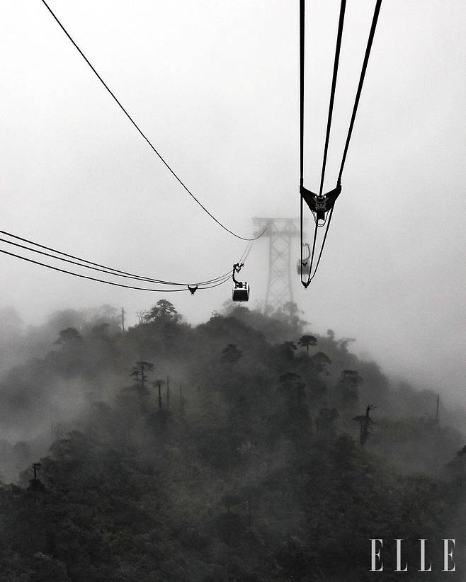 ‘인도차이나의 지붕’으로 불리는 사파. 6292.5m의 케이블카가 설치된 2016년 이후 단숨에 인기 여행지로 등극했다. 날씨가 맑을 때면 아래로 펼쳐진 멋진 계단식 논밭을 목격할 수 있다.