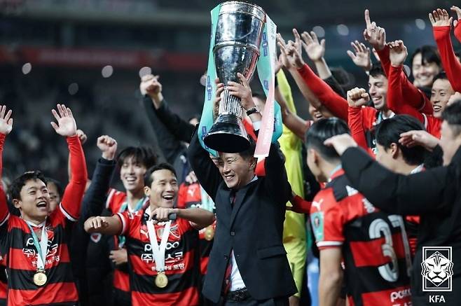 박태하 감독은 2024시즌 포항 스틸러스의 코리아컵 우승을 이끌었다. 사진=대한축구협회