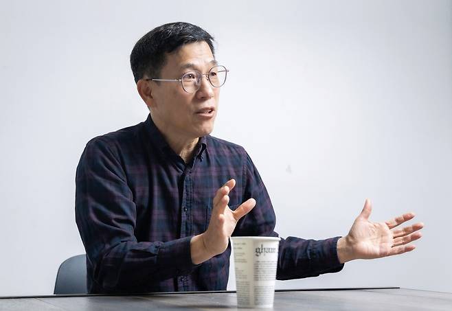 진중권 동양대 교수는 12월 15일 월간중앙과의 인터뷰에서 “윤석열 대통령의 계엄 사태로 인해 보수는 ‘잃어버린 30년’을 겪게 될 것”이라고 경고했다. 최기웅 기자