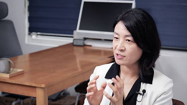 지난달 11일 류은경 완전해독연구소 소장이 중앙일보 VOICE팀과 인터뷰하고 있다.