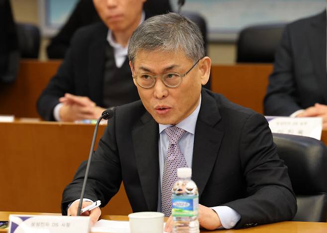 김용관 삼성전자 DS 사장이 26일 오전 경기 용인시 기흥구 삼성전자 기흥캠퍼스에서 열린 ‘용인 반도체 클러스터 국가산업단지 지정, 성공적 추진을 위한 실시협약 체결’ 행사에서 인사말을 하고 있다.(사진=뉴스1)