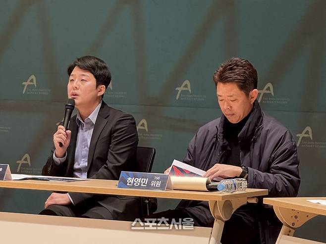 본지 김용일 기자가 26일 아산정책연구원에서 열린 K리그 외국인 선수 제도 공청회에서 발언하고 있다. 신문로 | 정다워 기자
