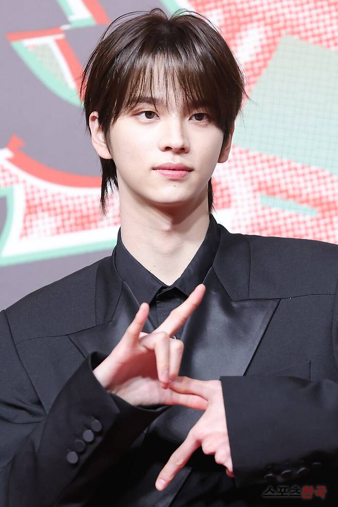 '2024 SBS 가요대전' 레드카펫 행사에 참석한 투어스 신유. 24.12.25. ⓒ이혜영 기자 lhy@hankooki.com