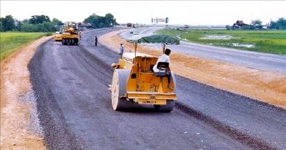 60년 전 현대건설이 한국 최초로 해외에서 수주한 태국 파타니~나라티왓 고속도로. /한경DB