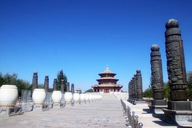 중화황하단의 24절기 기둥과 18왕조 석고. ⓒ최종명