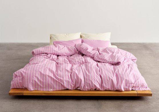 테클라는 아크네 스튜디오, 이티스(Eytys) 등 패션 브랜드에 몸 담았던 찰리 헤딘이 지난 2017년 시작한 브랜드다. 사진 테클라 공식 인스타그램