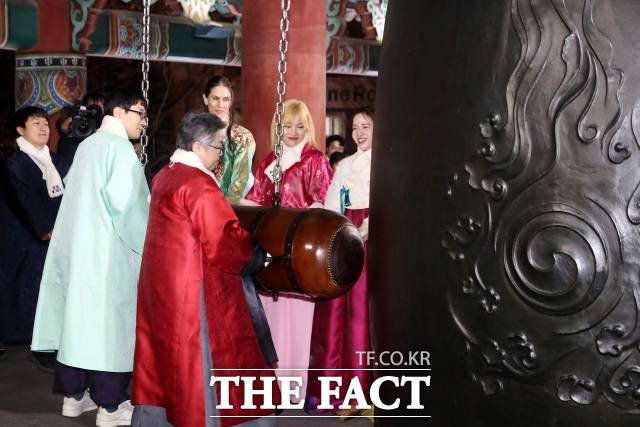 보신각 타종 행사는 지난 1946년 처음 시작했다. 본격적인 새해맞이 행사로 탈바꿈한 건1953년부터다. /서울시 제공