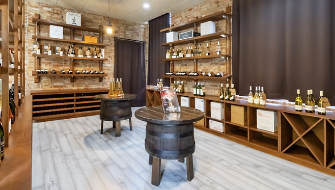 ‘기린빌라리조트 제주’ 레스토랑에 위치한 와인샵. 사진 | 기린빌라리조트 제공