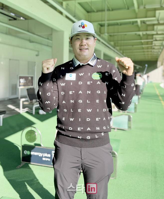 임성재가 최근 경기 성남시 분당구에서 이데일리와 인터뷰를 마친 뒤 사진 촬영에 임하고 있다.