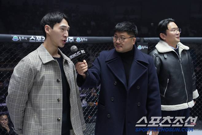 밴쯔가 권아솔의 질문에 답하고 있다. 사진제공=로드FC