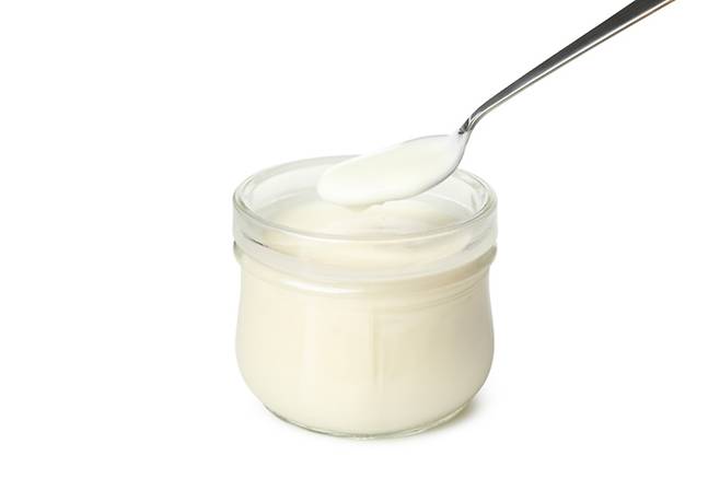 마요네즈를 저온에 보관하면 성분이 분리돼 품질이 떨어진다. 감자나 마늘을 냉장 보관하면 독성 성분이 생기기 쉽다./사진=게티이미지뱅크