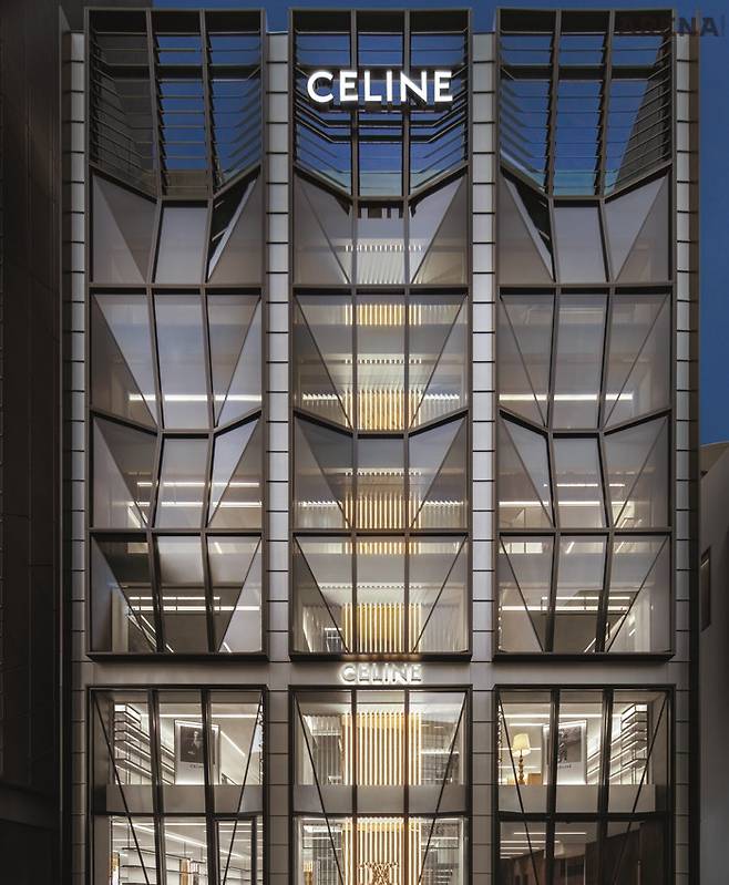 셀린느 청담 플래그십 외관.
