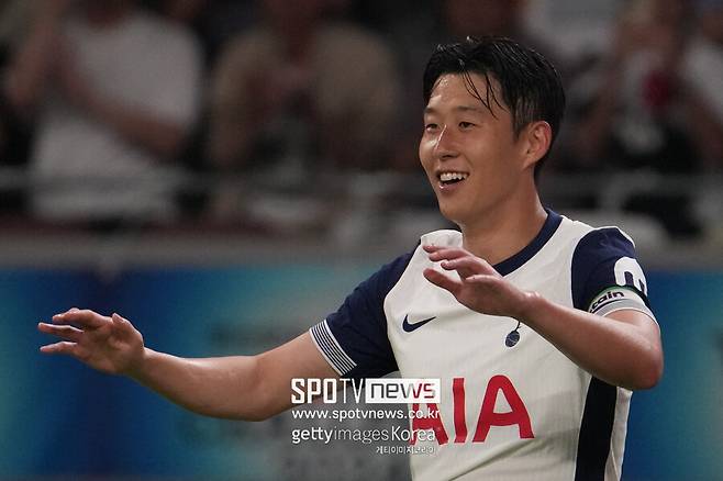 ▲ 손흥민 이적설이 나오는 건 당연한 수순이다. 손흥민은 이번 시즌이 끝나면 토트넘과 계약이 종료된다. 보통 계약 종료 1년을 앞둔 선수는 재계약과 이적 소문에 휩싸인다. 더구나 손흥민은 이제 만료는 6개월 앞두기 시작했다.