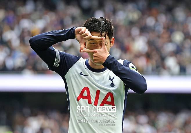 ▲ 계약 1년 연장 팀 옵션 권리를 가진 토트넘이 이렇다 할 반응을 하지 않자 유럽 내에서 다양한 예측들이 쏟아졌다. 보통 계약 마지막 시즌에 들어가기 앞서 재계약을 결정하거나, 협상에 들어가는데 토트넘은 여전히 조용하다.