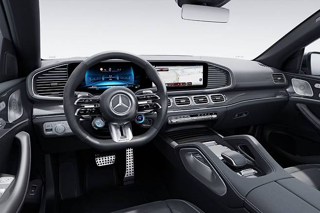 현행 GLE 쿠페 실내 디자인