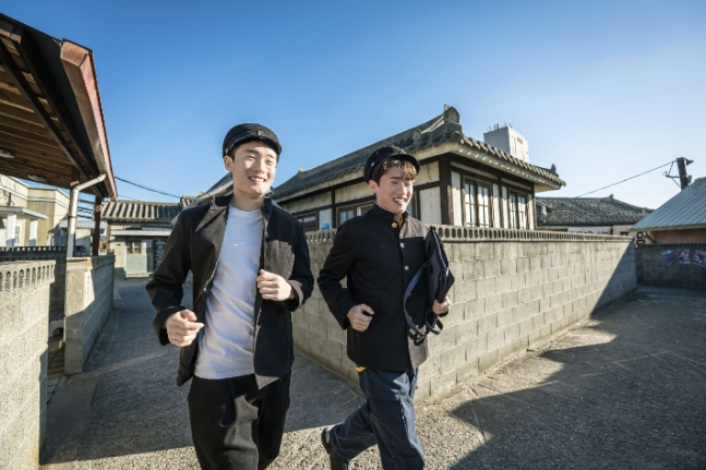 울산 이희균(오른쪽)과 엄원상. 울산 HD 제공