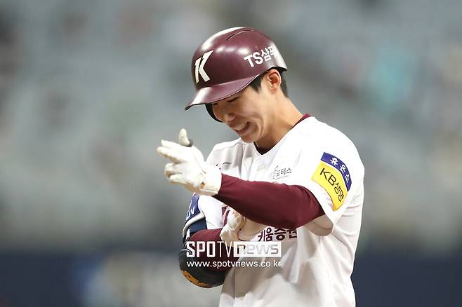 ▲ 김혜성의 발전은 눈부셨다. 2023년 137경기에 나와 생애 최고 타율인 .335를 남기면서 7홈런 57타점 25도루로 활약한 김혜성은 지난 해 127경기에 나서 홈런과 타점에서 커리어 하이를 작성하는 등 타율 .326 11홈런 75타점 30도루를 기록, 메이저리그로 향할 채비를 마쳤음을 알렸다. ⓒ곽혜미 기자