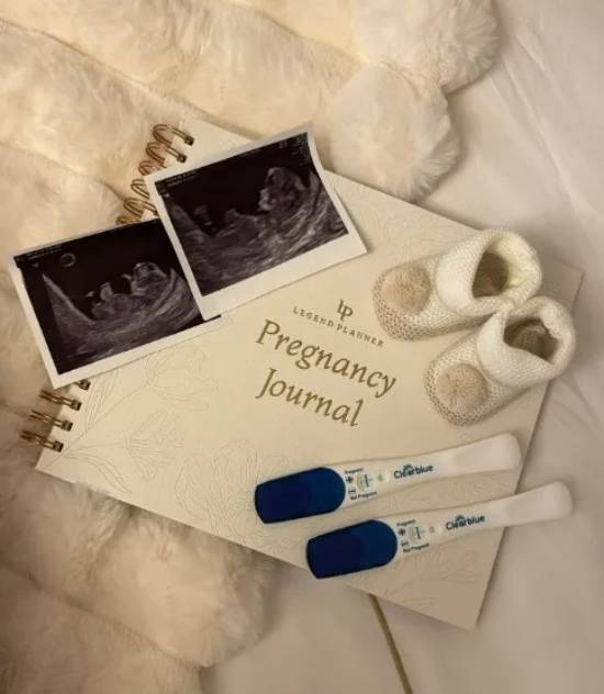 영국 매체 '더선'이 지난 6일(한국시간) 리버풀 레전드 출신인 제라드가 44세의 나이에 할아버지가 될 거라고 보도했다. 릴리 SNS