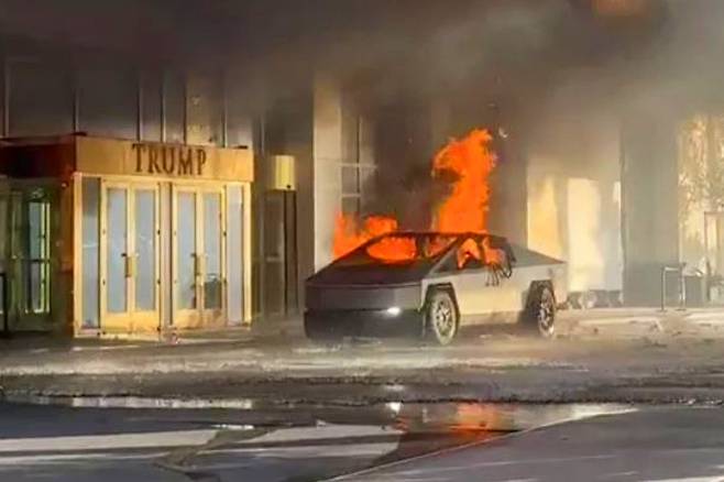 테슬라 사이버트럭 폭발 현장