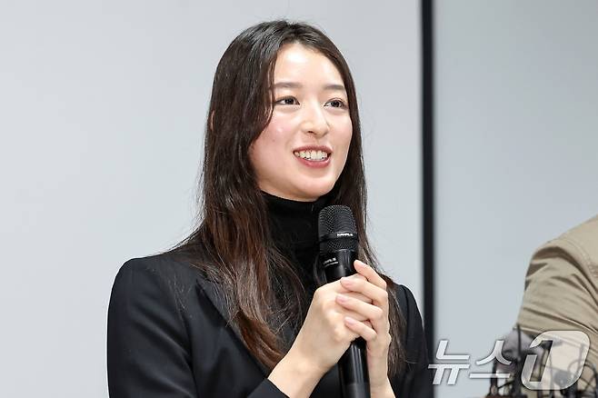 JMS(기독교복음선교회) 피해자 메이플이 9일 오후 서울 강남구 한국컨퍼런스센터에서 JMS 교주 정명석에 대한 대법원 선고(징역 17년)가 확정된 뒤 기자회견을 열고 소감을 밝히며 밝게 웃고 있다. 정명석은 2018년 충남 금산 진산면 월명동 수련원 등에서 홍콩 국적 여성 신도 메이플을 추행하거나 성폭행하고 호주 국적 여성 신도 에이미와 한국인 여성 신도를 성추행한 혐의를 받는다. 2025.1.9/뉴스1 ⓒ News1 민경석 기자