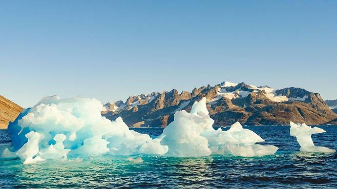 아름다운 그린란드의 자연 풍경 밑에는 희토류, 광물이 잠들어 있다