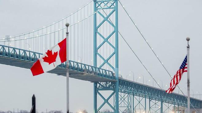 트럼프 당선인은 캐나다 당국이 미국으로의 이민자 및 마약 유입 방지를 위한 국경 안보 강화에 나서길 바란다고 말한다