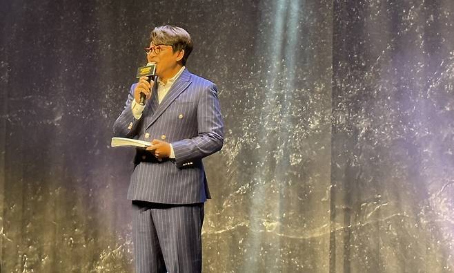 - 행사 진행을 맡은 허준 캐스터