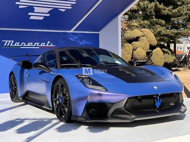 사진 : 마세라티 GT2 스트라달레