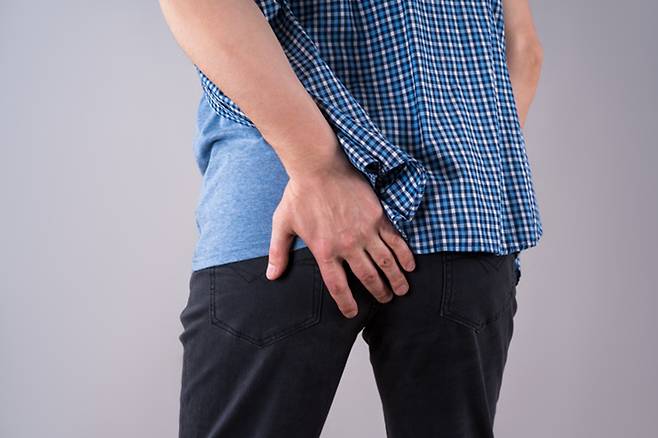 식사 후에 바로 누우면 역류성 식도염이 생기고 방귀가 자주 나올 수 있다./사진=게티이미지뱅크