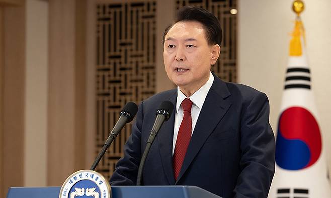 윤석열 대통령이 2024년 12월 12일 용산 대통령실에서 대국민 담화를 하고 있다. 대통령실 제공
