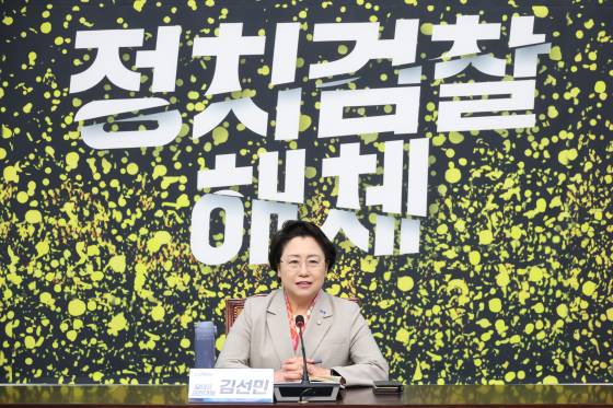 김선민 조국혁신당 대표 권한대행이 12일 오전 서울 여의도 국회에서 신년 기자감담회를 하고 있다. 뉴스1