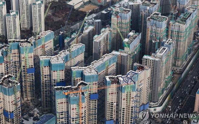 아파트 신축 현장 (서울=연합뉴스) 이진욱 기자 = 사진은 25일 서울 시내 아파트 신축 현장 모습. 2024.12.25 cityboy@yna.co.kr