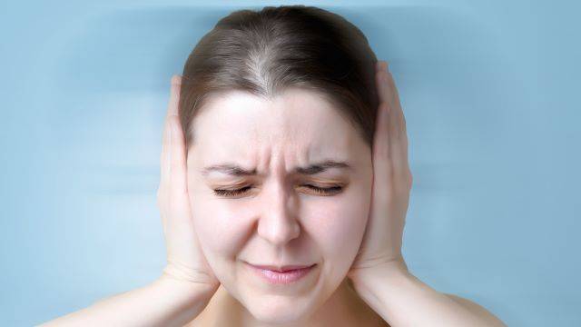 소음은 신체적, 정신적 스트레스를 유발할 수 있다 | 이미지 출처: 클립아트코리아