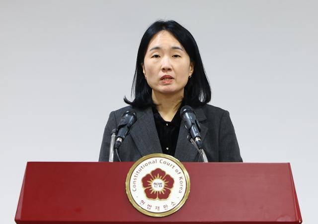 천재현 헌법재판소 공보관이 14일 서울 종로구 헌법재판소에서 정례 브리핑을 하고 있다. 뉴시스