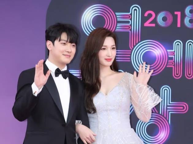 2018년 'KBS 연예대상'에 함께 참석했던 최민환과 율희의 모습. /사진=뉴스1