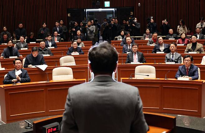 국민의힘 권성동 원내대표가 1월13일 오후 서울 여의도 국회에서 열린 의원총회에서 발언하고 있다. ⓒ연합뉴스