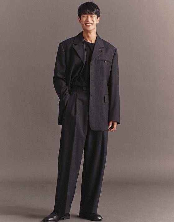 최우진, 위에화엔터테인먼트코리아 제공