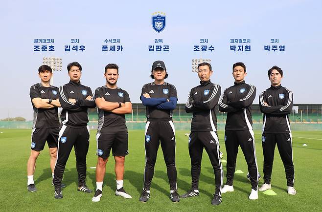 울산HD 2025시즌 코치진. 사진 | 울산HD