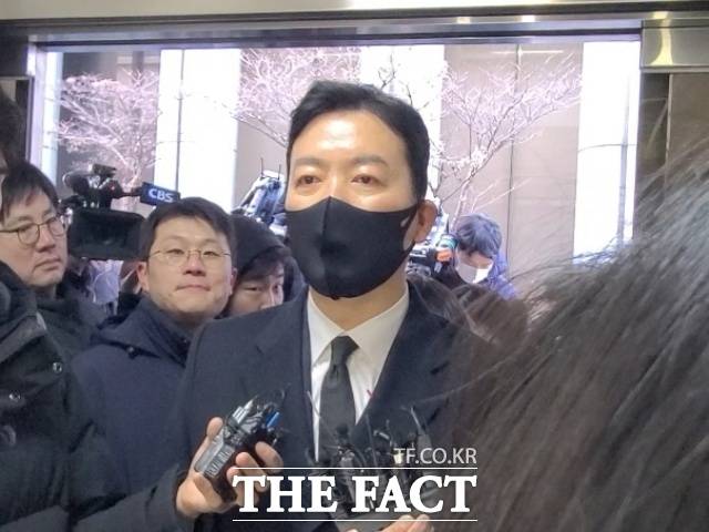 윤석열 대통령 체포영장 집행을 방해한 혐의를 받는 김성훈 대통령경호처 차장이 17일 오전 9시58분께 서울 서대문구 경찰청 국가수사본부 비상계엄 특별수사단(특수단)에 출석했다./김영봉 기자