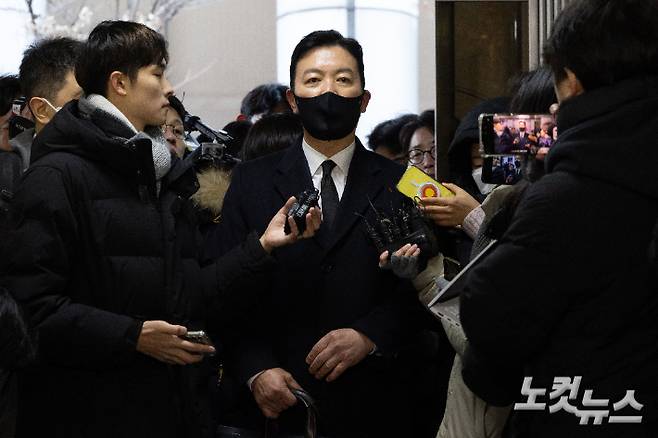 윤석열 대통령에 대한 체포영장 집행을 방해한 혐의를 받는 김성훈 대통령경호처 차장이 17일 오전 서울 서대문구 국가수사본부에 조사를 받기 위해 출석하고 있다. 류영주 기자