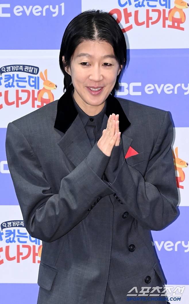 17일 서울 상암동 스탠포드 호텔에서 열린 MBC에브리원·MBN '다 컸는데 안 나가요'의 제작발표회, 홍진경이 포토타임을 갖고 있다. 허상욱 기자 wook@sportchosun.com/2025.01.17/