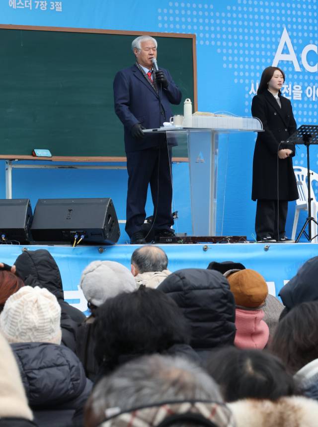 ▲19일 오전 서울 동화면세점 인근 세종대로에서 전광훈 사랑제일교회 목사가 광화문 전국 주일 연합 예배에 참석해 발언하고 있다. ⓒ연합뉴스