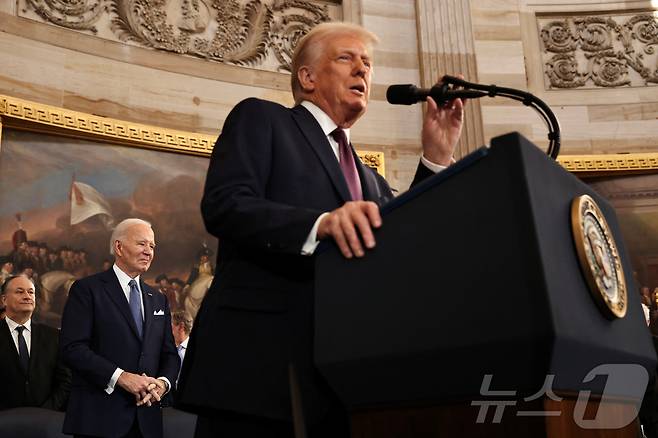 도널드 트럼프 제47대 미국 대통령이 20일(현지시간) 워싱턴DC 의사당 내 로툰다 홀에서 취임 연설을 하고 있다, ⓒ 로이터=뉴스1 ⓒ News1 류정민 특파원