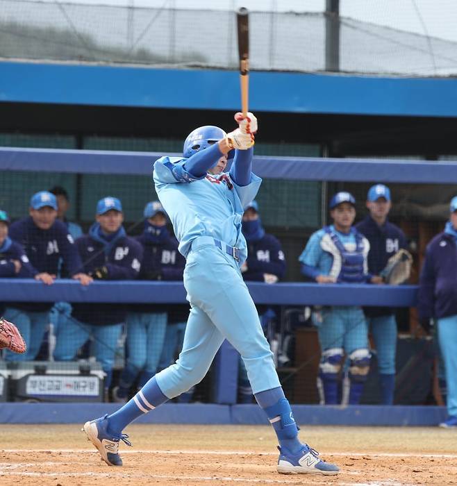 부산고 2학년 하현승이 작년 명문고열전에서 배찬승(삼성)에게 3루타를 때려내고 있다. 이 장면은 야구팬들에게 강렬한 인상을 남겼다. 사진=서동일 기자