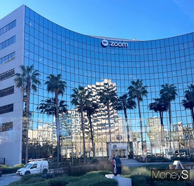 이번 언팩은 '모바일 AI 경험의 다음 큰 도약'이라는 주제로 열리는 만큼 AI 기능이 대폭 강화될 것으로 보인다. 사진은 새너제이 소재 빅테크 기업 '줌' 건물의 전경. /사진=김성아 기자