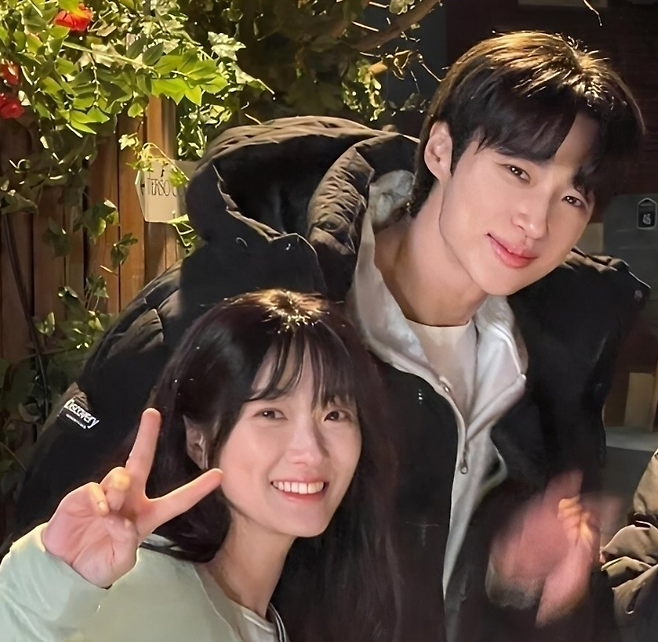배우 김혜윤(좌), 변우석(우). 김혜윤 인스타그램