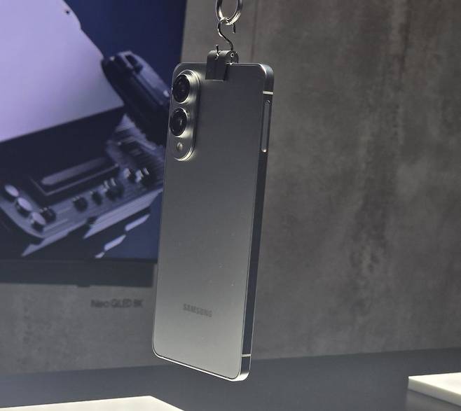 갤럭시 S25 엣지. X 'chehonz201'